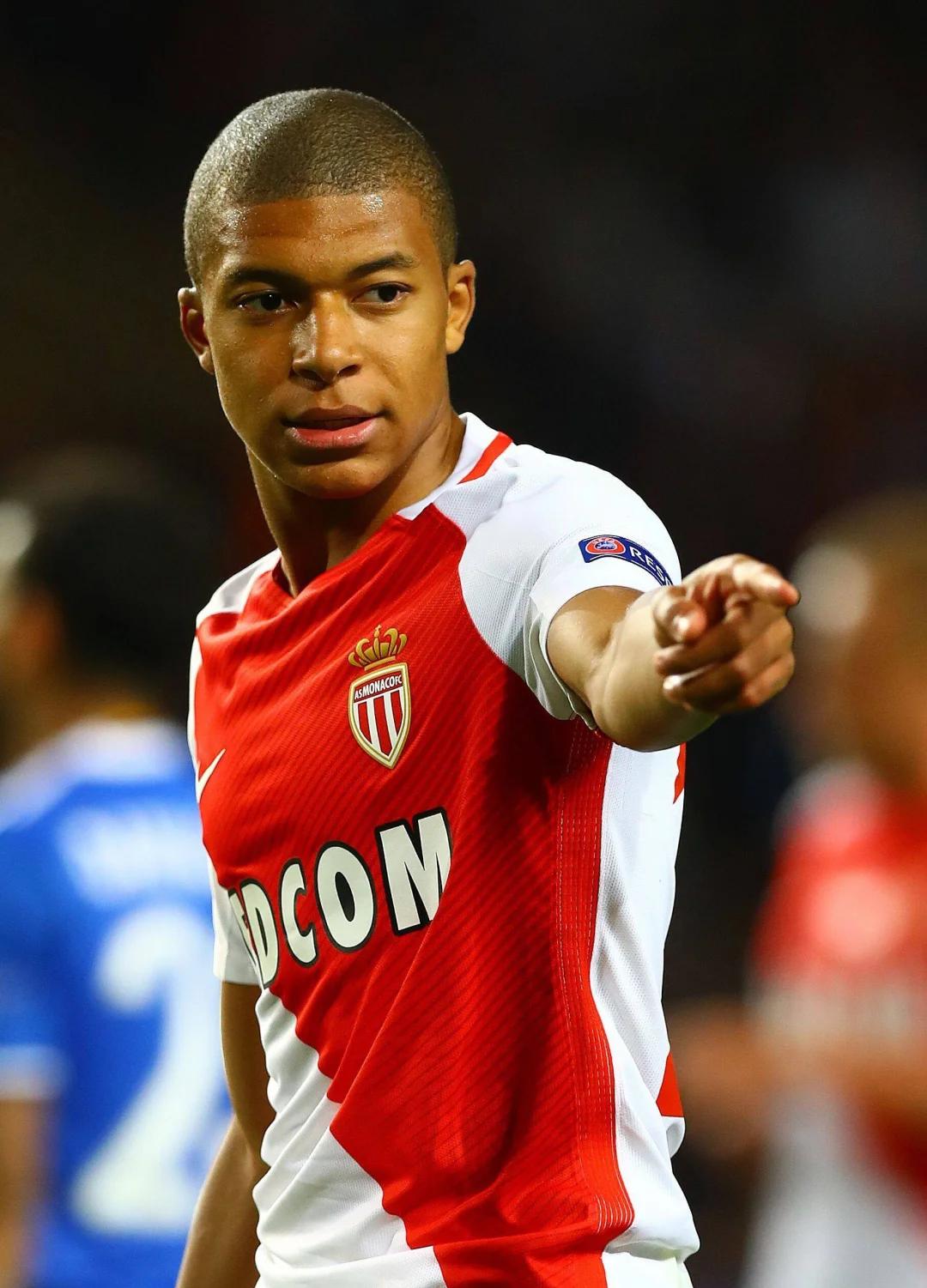 英超七季唯一每季参与进球上双：布鲁诺-费尔南德斯（英超近七季仅布鲁诺-费尔南德斯每季参与进球达双位数）